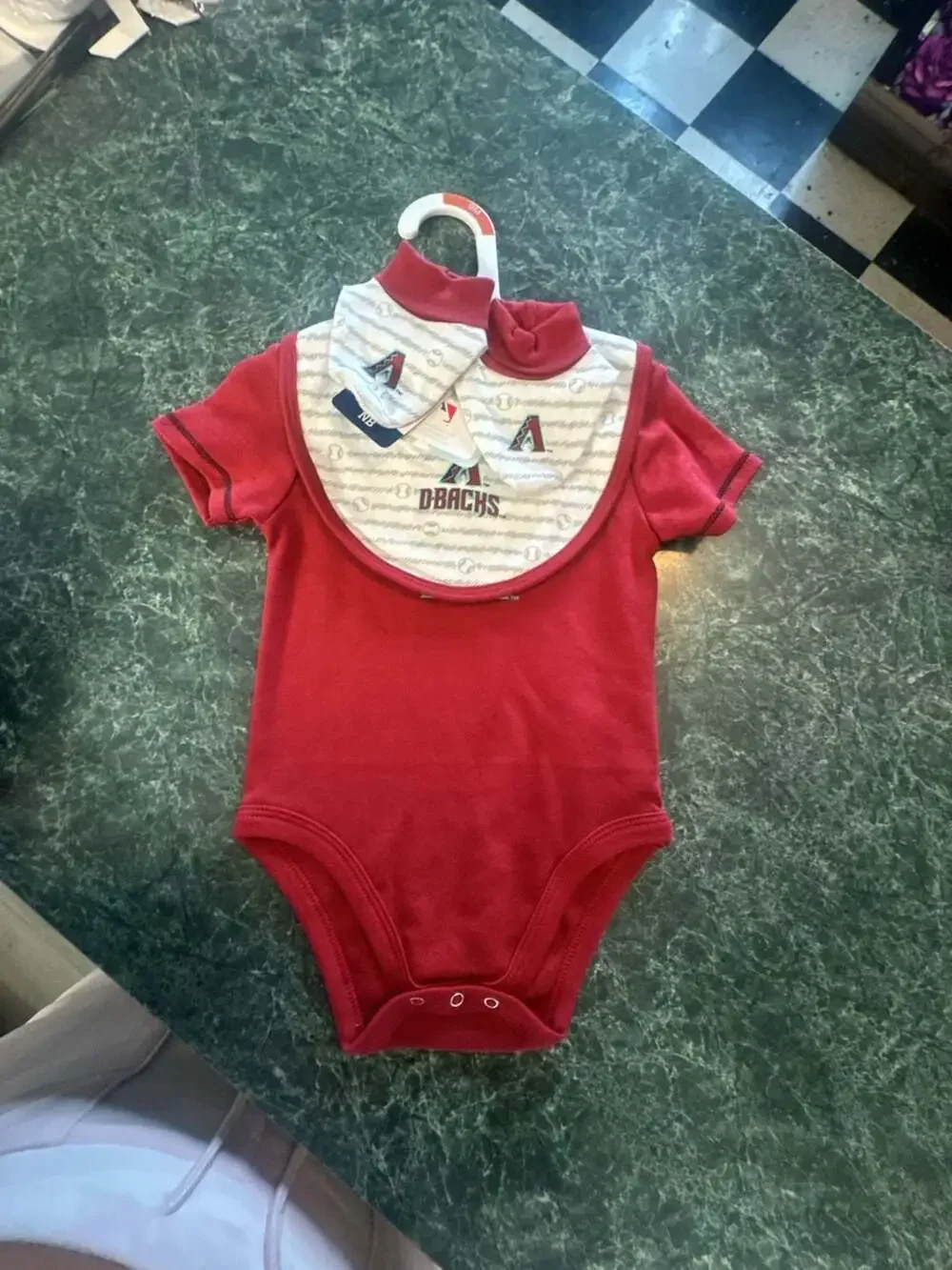 MLB Arizona Diamondbacks Size 9M 3-Piece Bodysuit Bib & Bootie Set Red